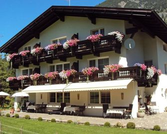 Double room bath/WC - Pension Bergheim - Pertisau - Bâtiment