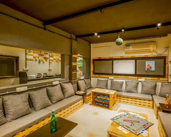 Locomo Hostel Og - Stay Work Eat - מומבאי - טרקלין