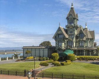 Pinc Lady Mansion - Eureka