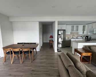 Brand new 2 Bedrooms / Lake Veiw - Scotch Creek - Comedor