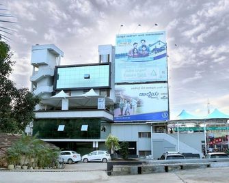 Hotel Swarnaa Paradise - Hubli - Building