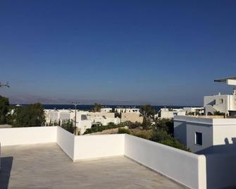 Kostas & Ioanna Studios - Tourlos