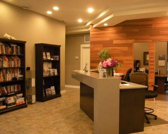 Oceanside Village Resort - Parksville - Front desk