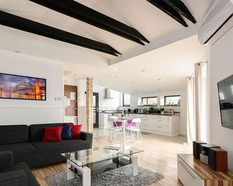 Station Apartments Katowa 11 - Cracovia - Sala de estar