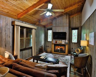 Forrest Hills Mountain Resort - Dahlonega - Huiskamer
