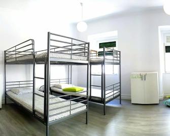 Aloha Hostel - Portimão - Habitación