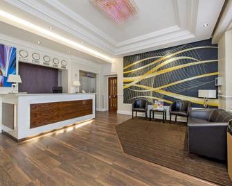 Lidos Hotel - London - Front desk