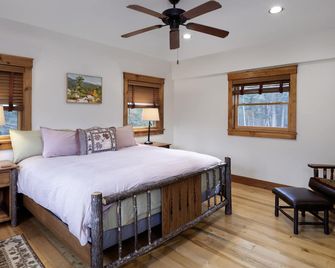 Large Log Cabin in the Heart of the ADKS - Keene - Habitación