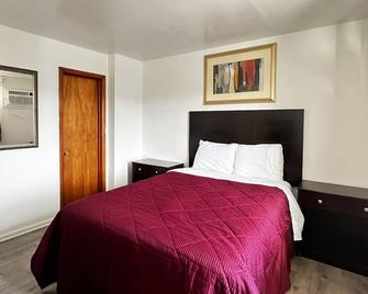 Family Inn - Watseka - Bedroom