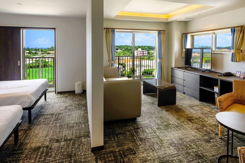 ليت هوتل ناكيين