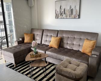 Acogedor apartamento cerca de clínica en F/blanca - Floridablanca - Living room