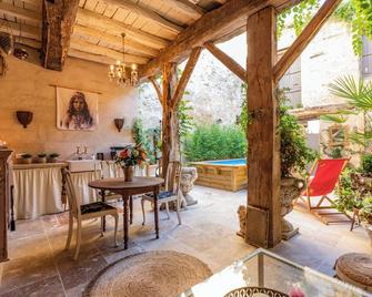 Champagne House - Elegance, Luxury and Charm - Condom - Patio