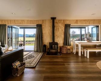 Fiery Peak Eco-Retreat - Geraldine - Living room