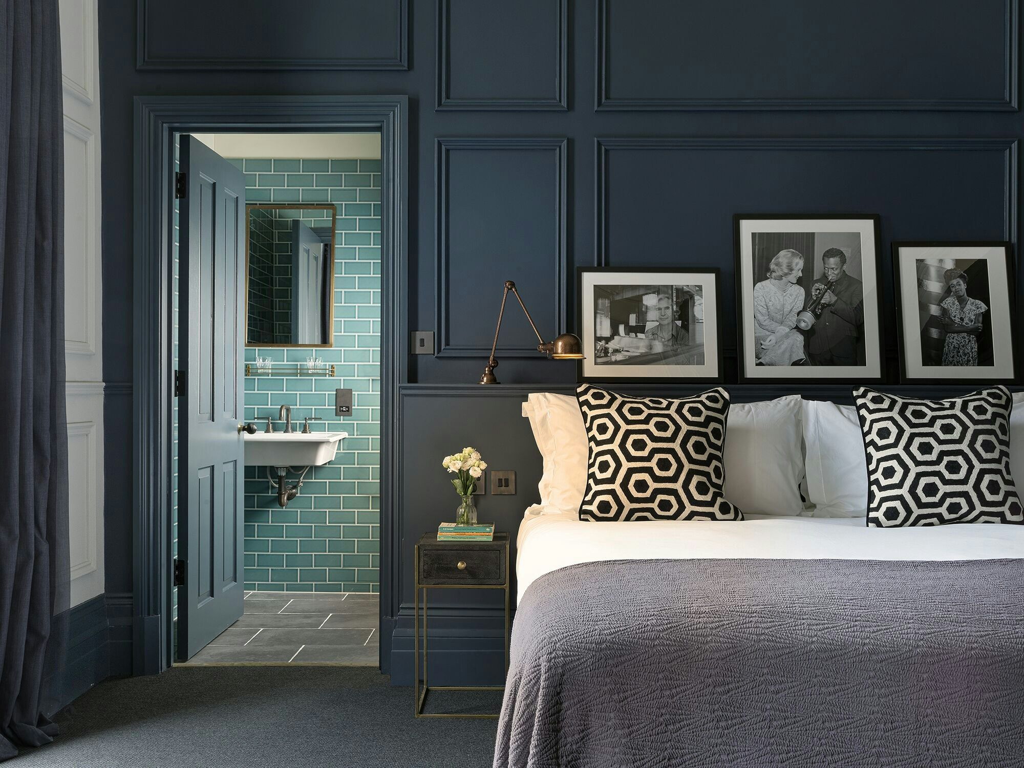 The George - Cheltenham - Bedroom