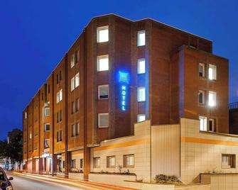 Ibis Budget Lille Gares Vieux-Lille - Lille - Building