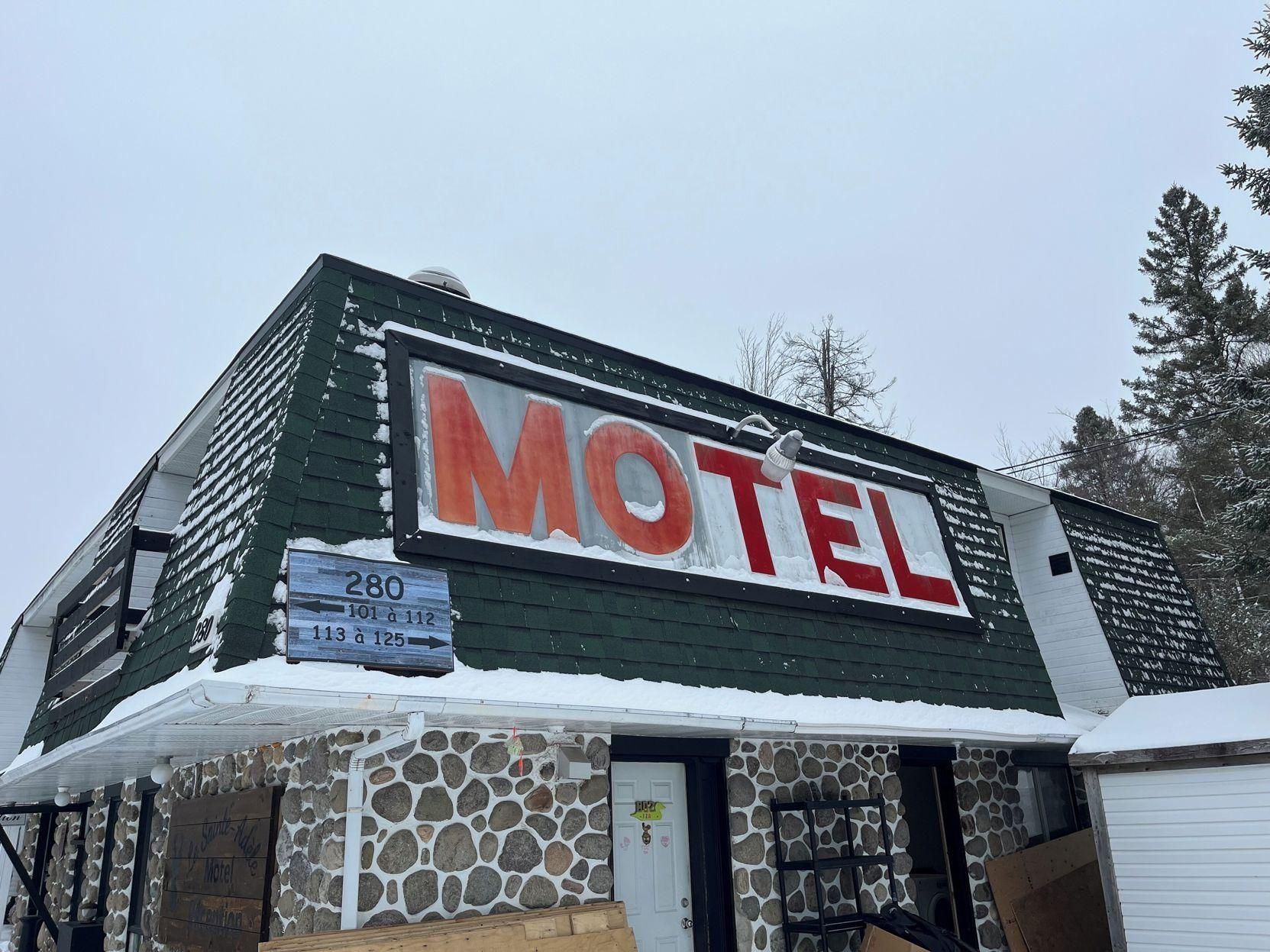 Motel Le Sainte-Adèle - Sainte-Adèle - Gebouw
