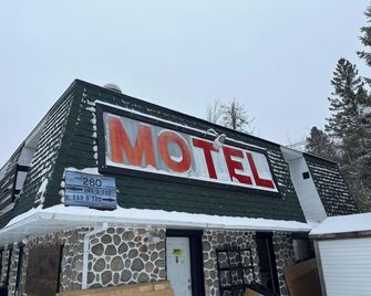 Motel Le Sainte-Adèle - Sainte-Adèle - Gebouw