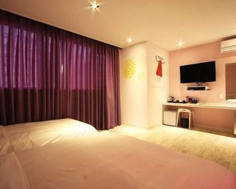 Boutique & Luxury Hotel At Noon - Jeju City - Bedroom
