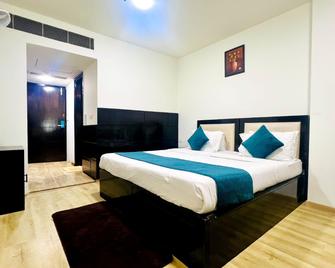 Hotel Clark Inn Kaushambi - Ghāziābād - 臥室