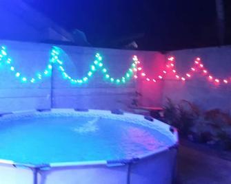 This Is It Airport Hotel and Restaurant - Kimbulapitiya - Pool