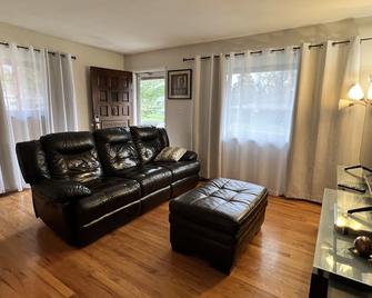 Beavercreek - Sharonville - Living room