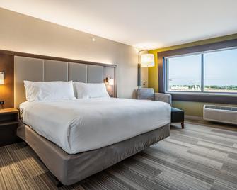 Holiday Inn Express & Suites Platteville - Platteville - Bedroom