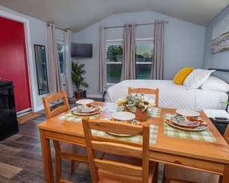 Downtown Accessible New 1br1ba Cozy Studio - San Antonio - Comedor