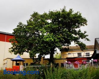 Hotel Weserschiffchen - Porta Westfalica - Building