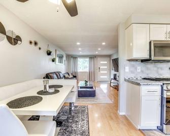 Boise Home with Hot Tub, Yard about 5 Mi to Dtwn! - Boise - Kitchen