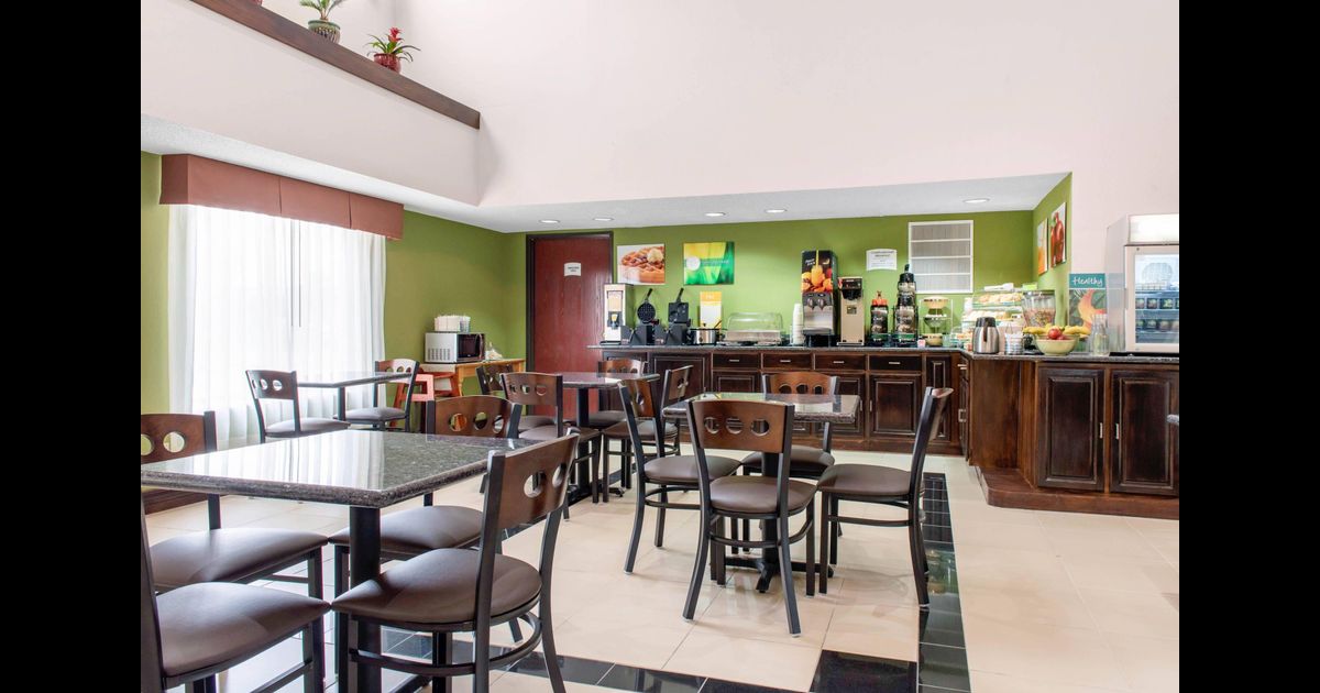 Country Inn Anderson In Quality Inn and Suites Anderson I-69 in Anderson, the United States ...