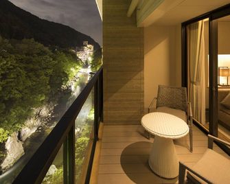 Minakami Hotel Juraku - Minakami - Balkong
