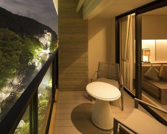 Minakami Hotel Juraku - Minakami - Balcon