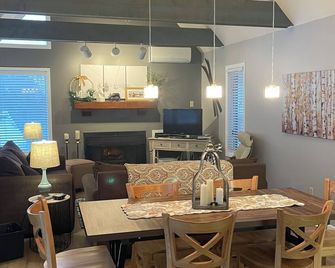 Cozy ski and golf condo at Peek n Peak - Clymer - Dining room