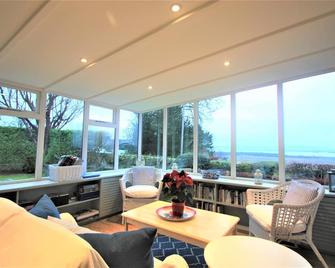 A Luxurious Cottage In A Beautiful Location With Stunning Views! - Kinross - Living room