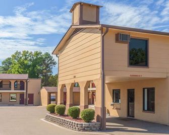 Super 8 by Wyndham Mt. Pleasant TX - Mount Pleasant - Gebouw