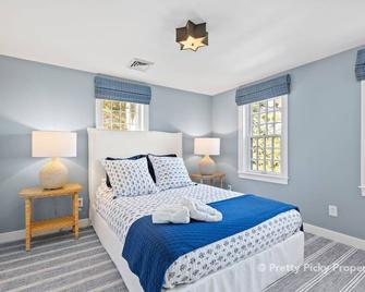 Faithful 18th Century Reproduction, Modern Amenities, Pool & Spa: 141-WB - Barnstable - Bedroom