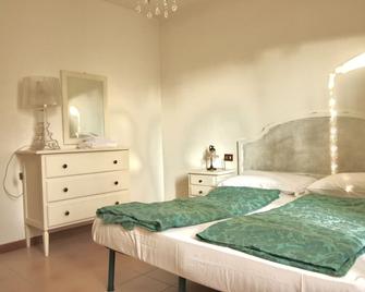 3 rooms apartment whit balcony and lake wiew - Malcesine - Bedroom