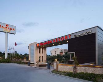 Ramada Resort by Wyndham Kusadasi - Kusadasi - Building