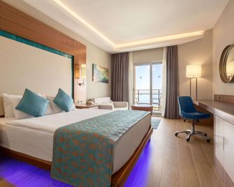 Ramada Resort by Wyndham Kusadasi - Kusadasi - Bedroom