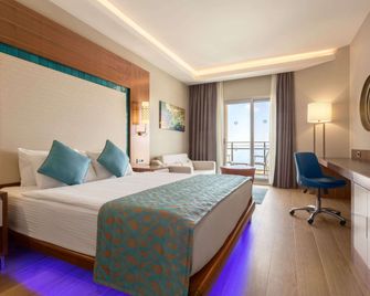 Ramada Resort by Wyndham Kusadasi - קושאדסי - חדר שינה