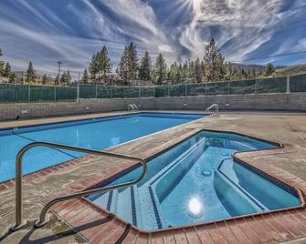 1 bed , 2 bath - Stateline - Pool