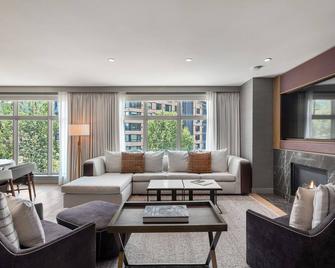 New! Luxury Resort Penthouse - Stunning 3 Bedroom - Snowmass Village - Living room