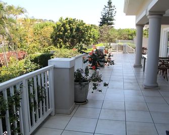 Seaview Manor Exquisite Bed & Breakfast - La Lucia - Balcón