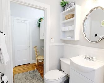 Trendy Flat, Lower-Greenville Ave Area - 댈러스 - 욕실