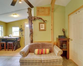 Duck Lake Cabin Rental Near Glacier National Park! - Saint Mary - Pokój dzienny