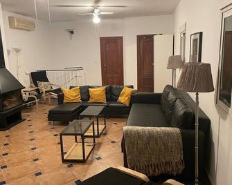 Lovely 10-bed Villa With Private Pool & Garden - Cacin - Living room