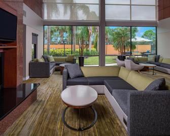 Courtyard by Marriott Daytona Beach Speedway/Airport - Daytona Beach - Wohnzimmer