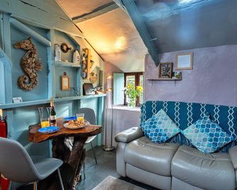 Finest Retreats - Fishermans Cottage - Tintagel - Living room