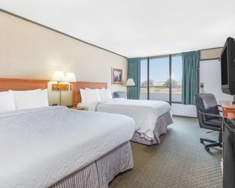 Howard Johnson by Wyndham Gillette - ג'ילט - חדר שינה