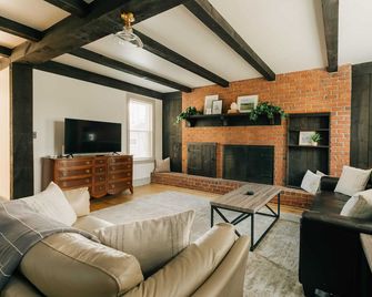 Quaint Vintage Reno in Manheim - Manheim - Sala de estar
